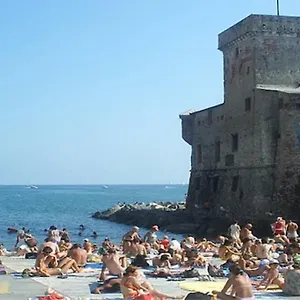 Appartamento Trilocale Con Posto Auto Privato A 5 Minuti A Piedi Dal Mare, Rapallo